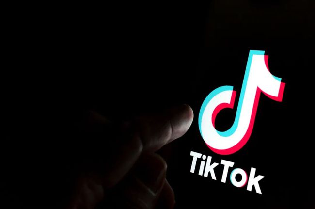 tiktok起号是自己拍还是合拍？